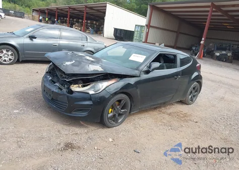 2015 Hyundai Veloster z USA, uszkodzony, nr VIN KMHTC6AD6FU243690